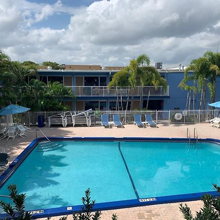 Rodeway Inn & Suites Fort Lauderdale Airport & Cruise Port Дания-Бич Экстерьер фото