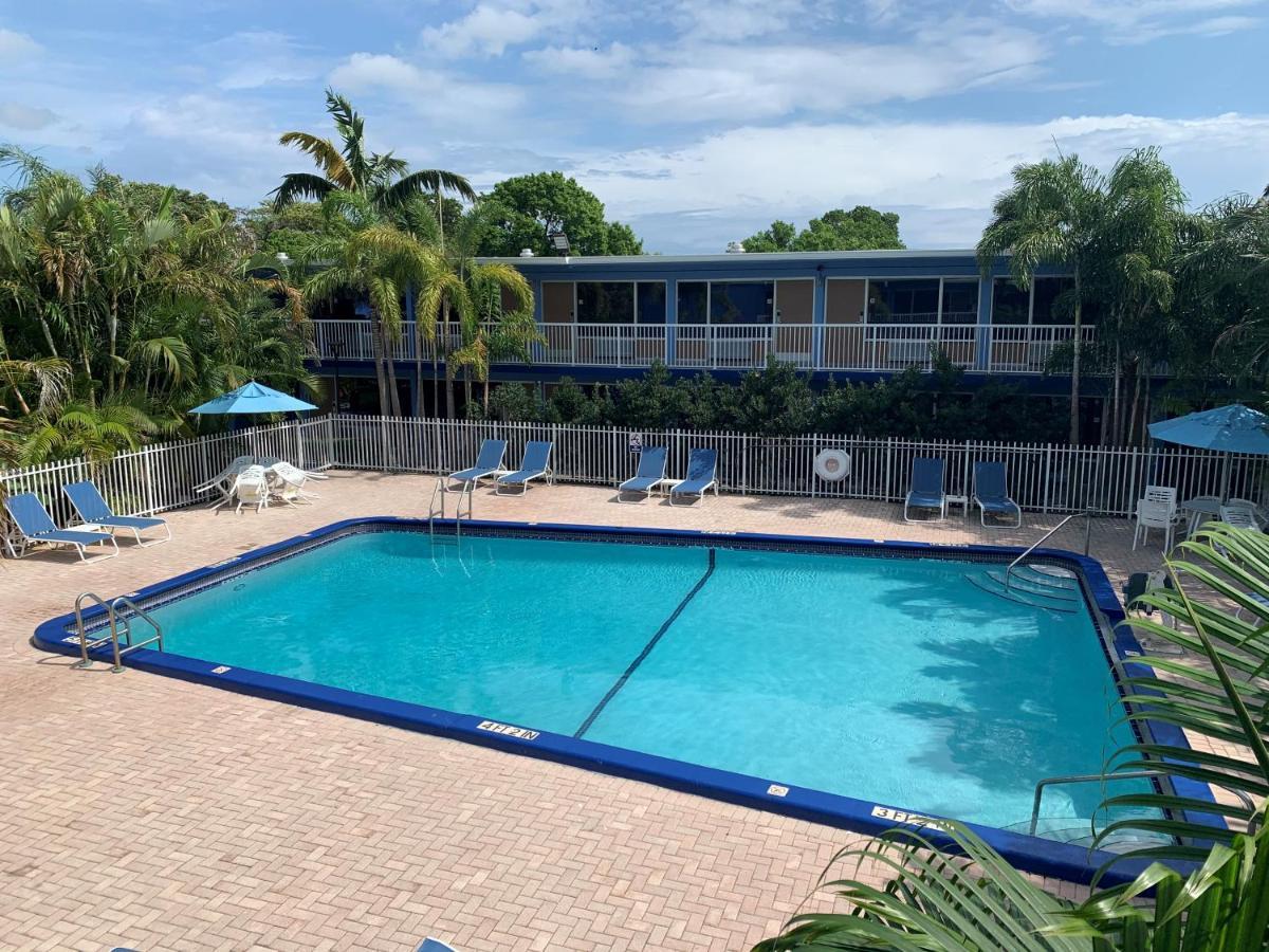 Rodeway Inn & Suites Fort Lauderdale Airport & Cruise Port Дания-Бич Экстерьер фото
