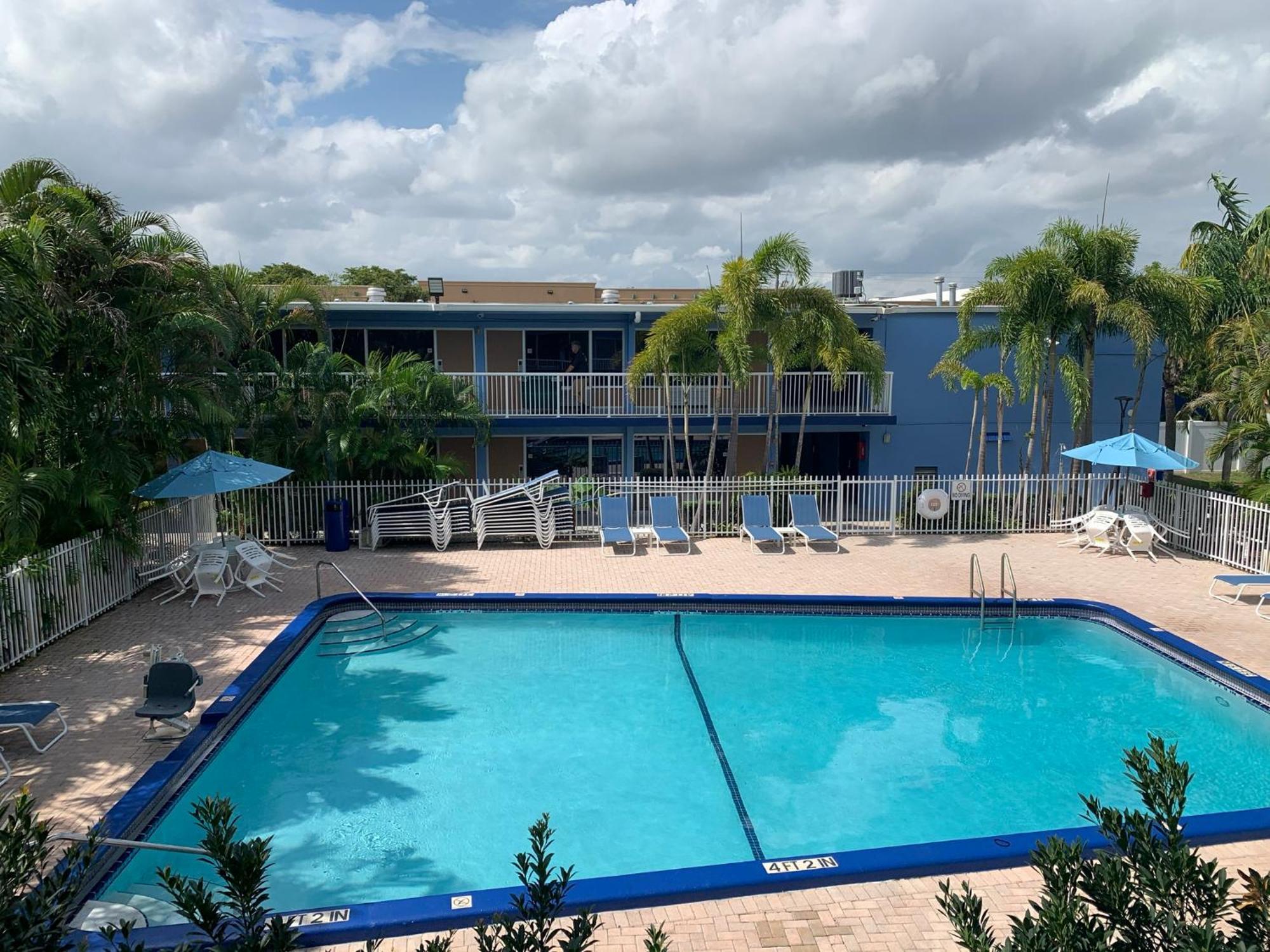 Rodeway Inn & Suites Fort Lauderdale Airport & Cruise Port Дания-Бич Экстерьер фото