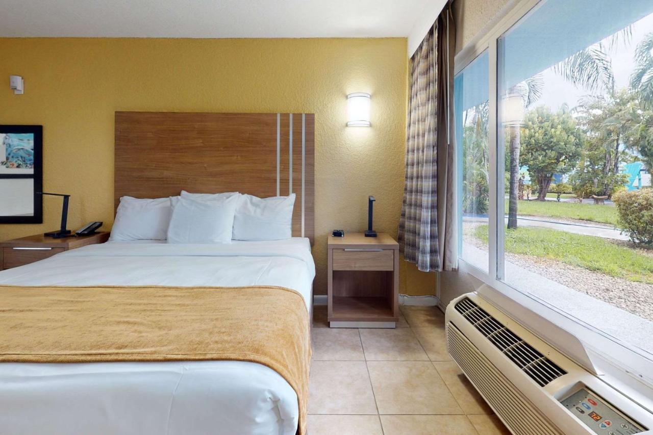Rodeway Inn & Suites Fort Lauderdale Airport & Cruise Port Дания-Бич Экстерьер фото