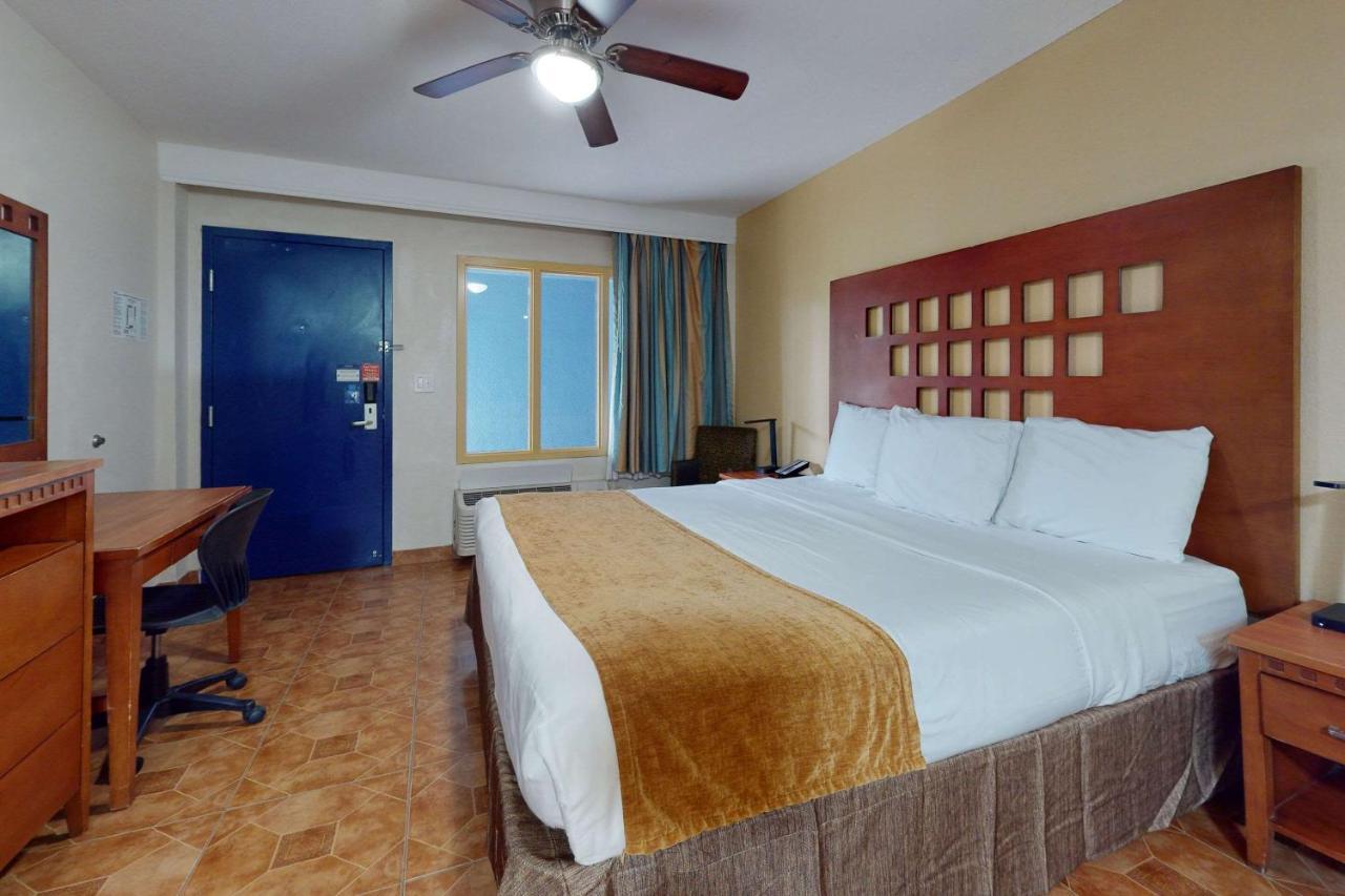Rodeway Inn & Suites Fort Lauderdale Airport & Cruise Port Дания-Бич Экстерьер фото