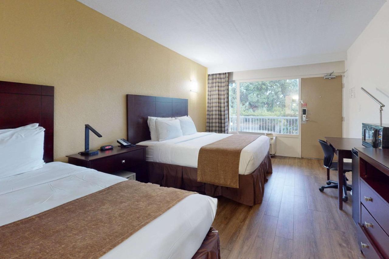 Rodeway Inn & Suites Fort Lauderdale Airport & Cruise Port Дания-Бич Экстерьер фото