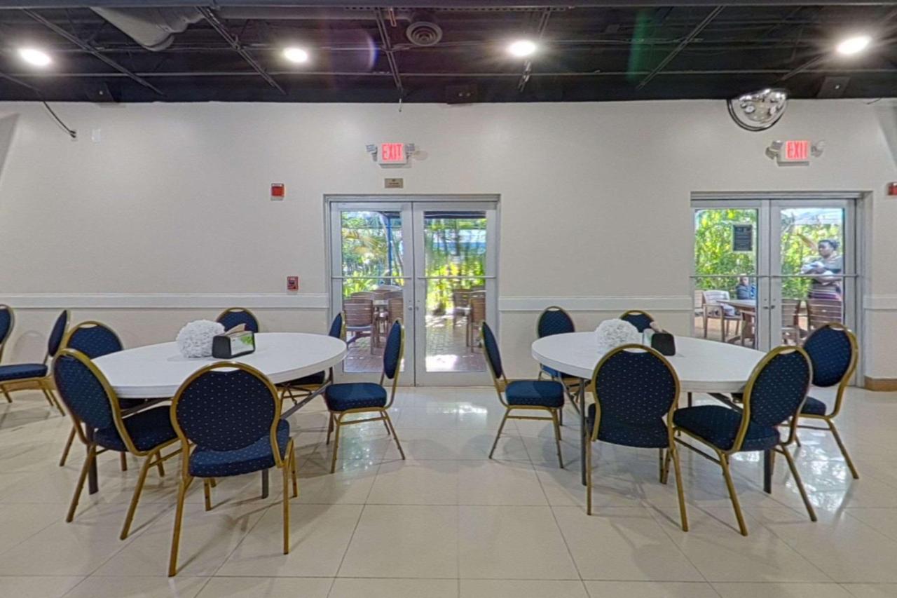 Rodeway Inn & Suites Fort Lauderdale Airport & Cruise Port Дания-Бич Экстерьер фото