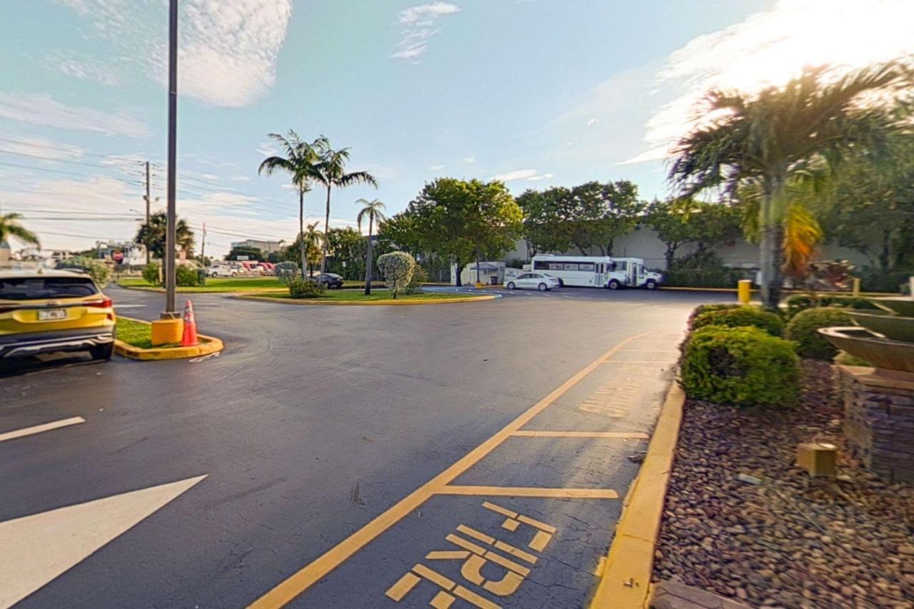 Rodeway Inn & Suites Fort Lauderdale Airport & Cruise Port Дания-Бич Экстерьер фото