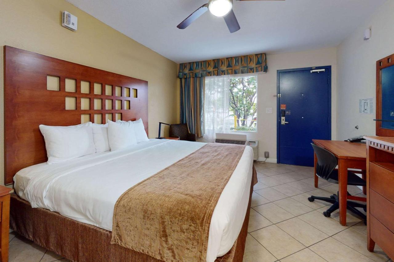 Rodeway Inn & Suites Fort Lauderdale Airport & Cruise Port Дания-Бич Экстерьер фото