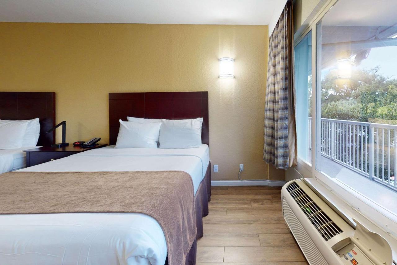 Rodeway Inn & Suites Fort Lauderdale Airport & Cruise Port Дания-Бич Экстерьер фото