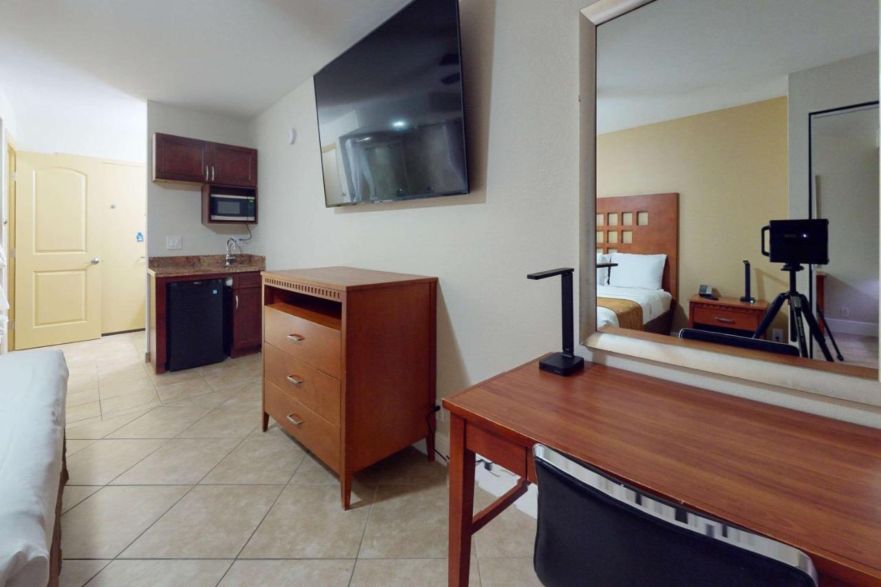 Rodeway Inn & Suites Fort Lauderdale Airport & Cruise Port Дания-Бич Экстерьер фото