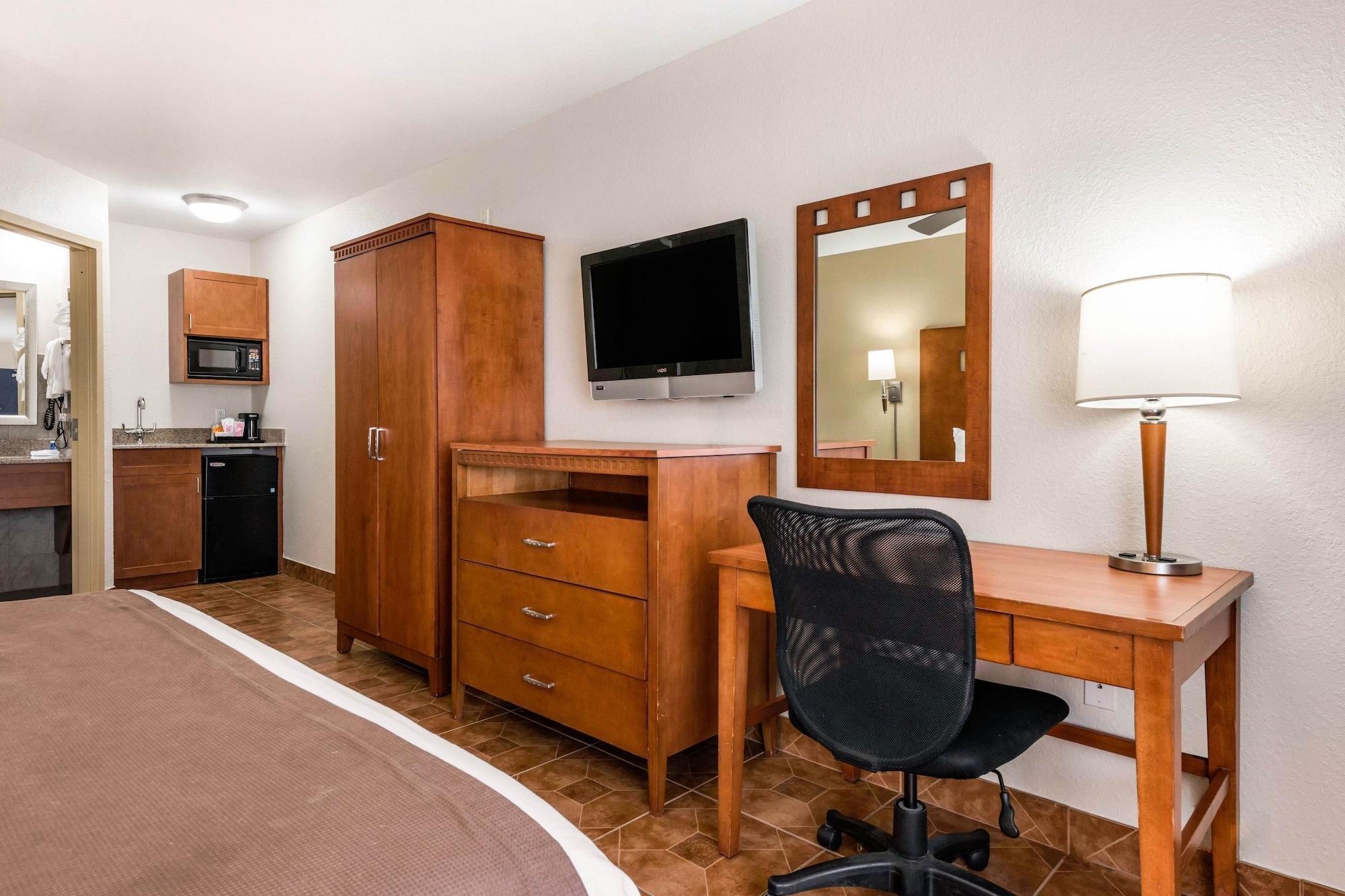 Rodeway Inn & Suites Fort Lauderdale Airport & Cruise Port Дания-Бич Экстерьер фото