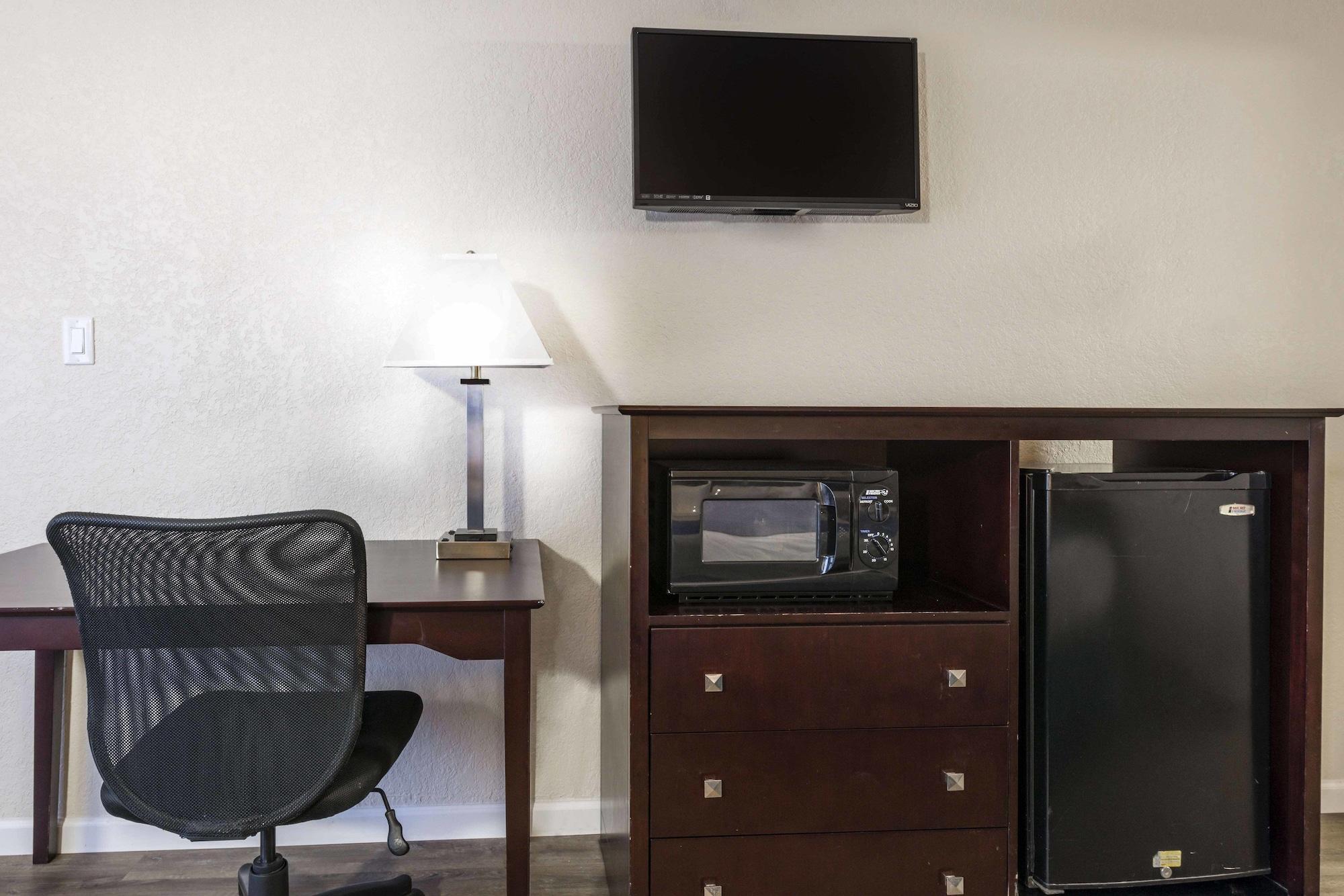 Rodeway Inn & Suites Fort Lauderdale Airport & Cruise Port Дания-Бич Экстерьер фото